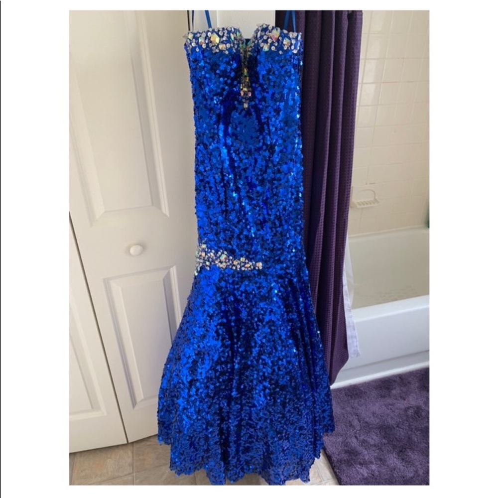 GORGEOUS sequin prom dress